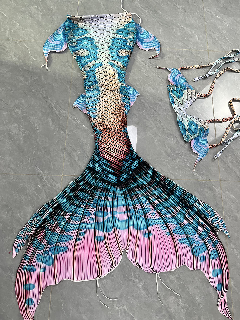 Colorful Dreamy Mermaid Tail A - Aquarium & Marine Museum Kota Kinabalu recension och pris
